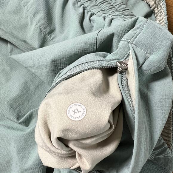 Lululemon Bowline Ripstop Short 8" Silver Blue Size Extra Large Athletic Gym - Picture 5 of 5